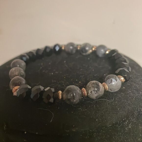 8” stackable stretch bracelet w/9 gray marble 12 black beads & gold beads each - Picture 4 of 9